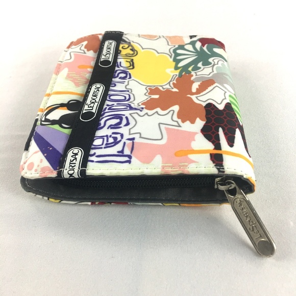 💎SOLD💎LESPORTSAC Floral Bi-Fold Zip Wallet - Picture 4 of 4